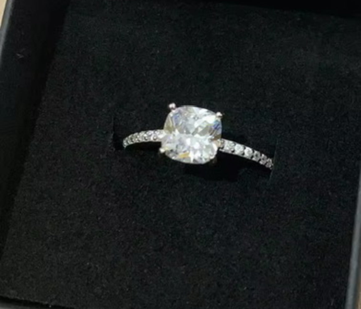 Anillo de Plata 925 con Zirconias