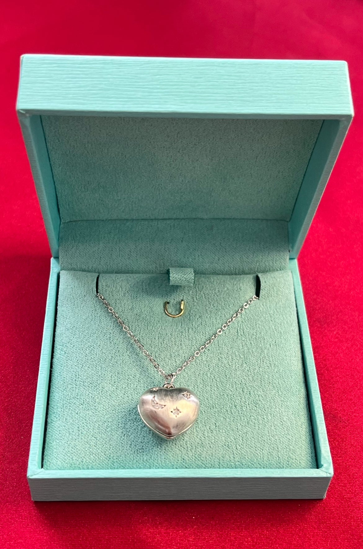 Relicario de Plata 925 con Zirconias, grabado “Tienes mi Corazón “