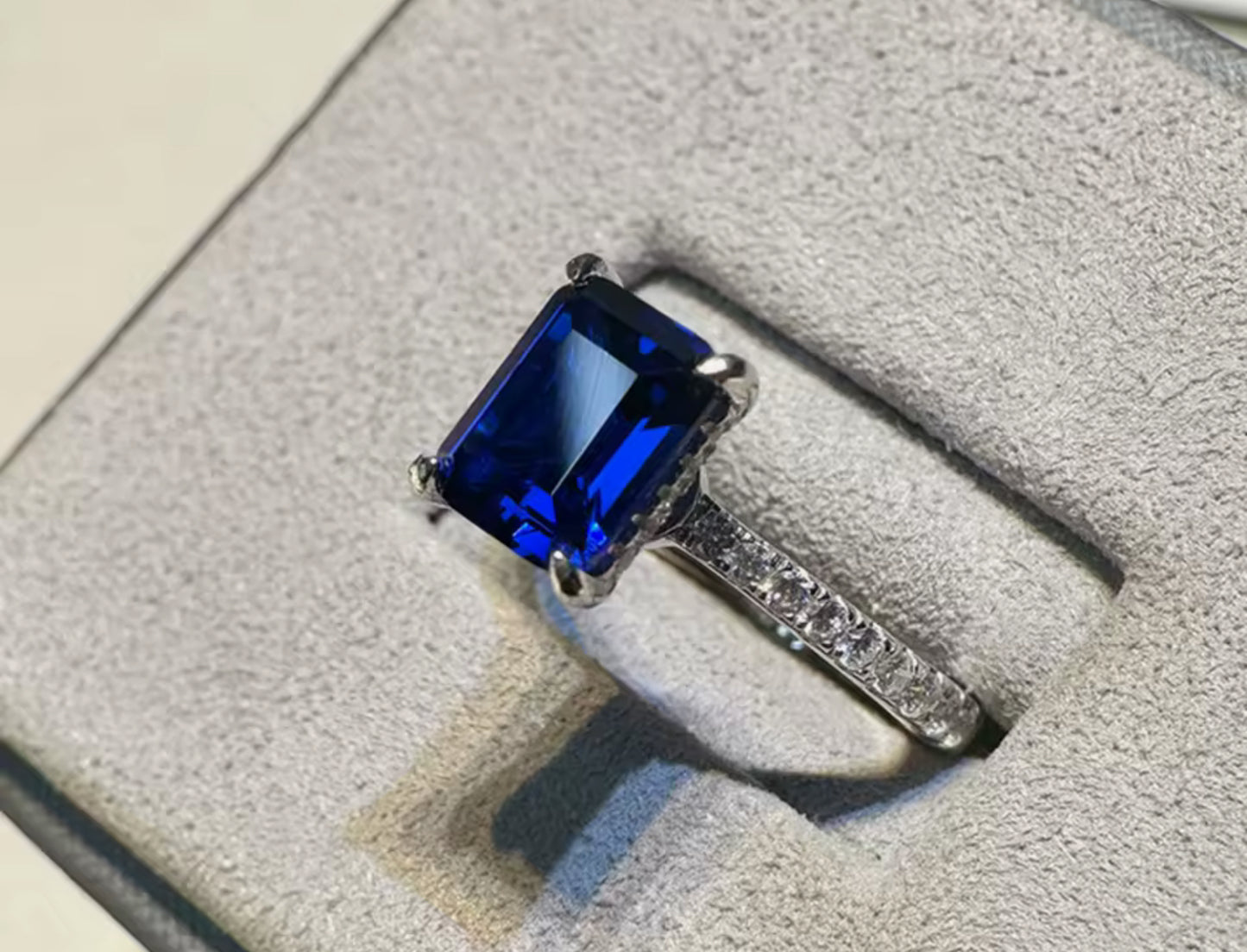 Anillo de Plata 925 con Zirconias