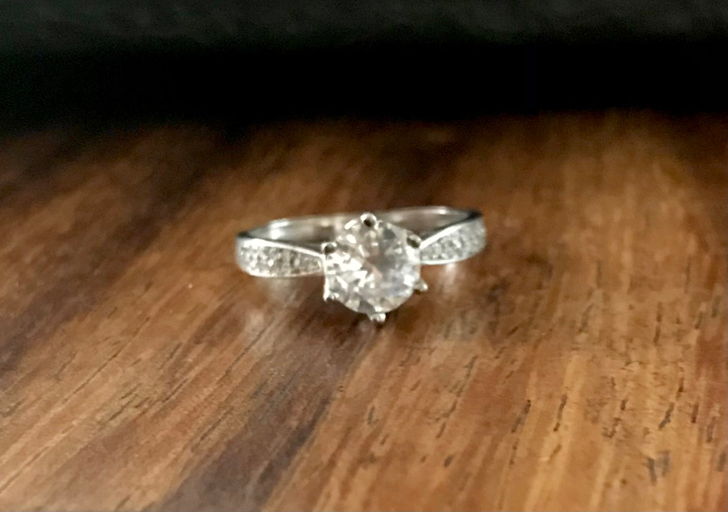 Anillo de Plata 925 con Zirconias