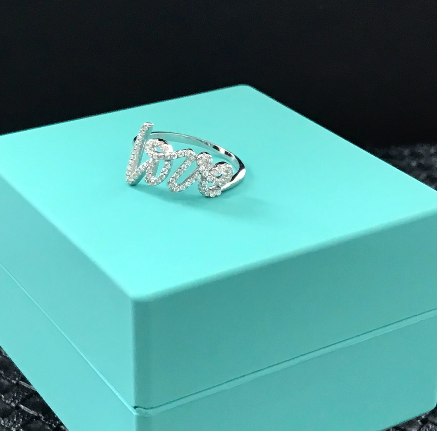 Anillo de Plata 925, con Zirconias, modelo Love
