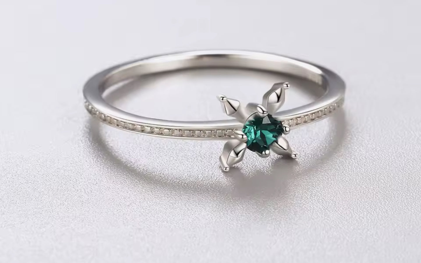 Anillo de Plata 925 con Zirconias