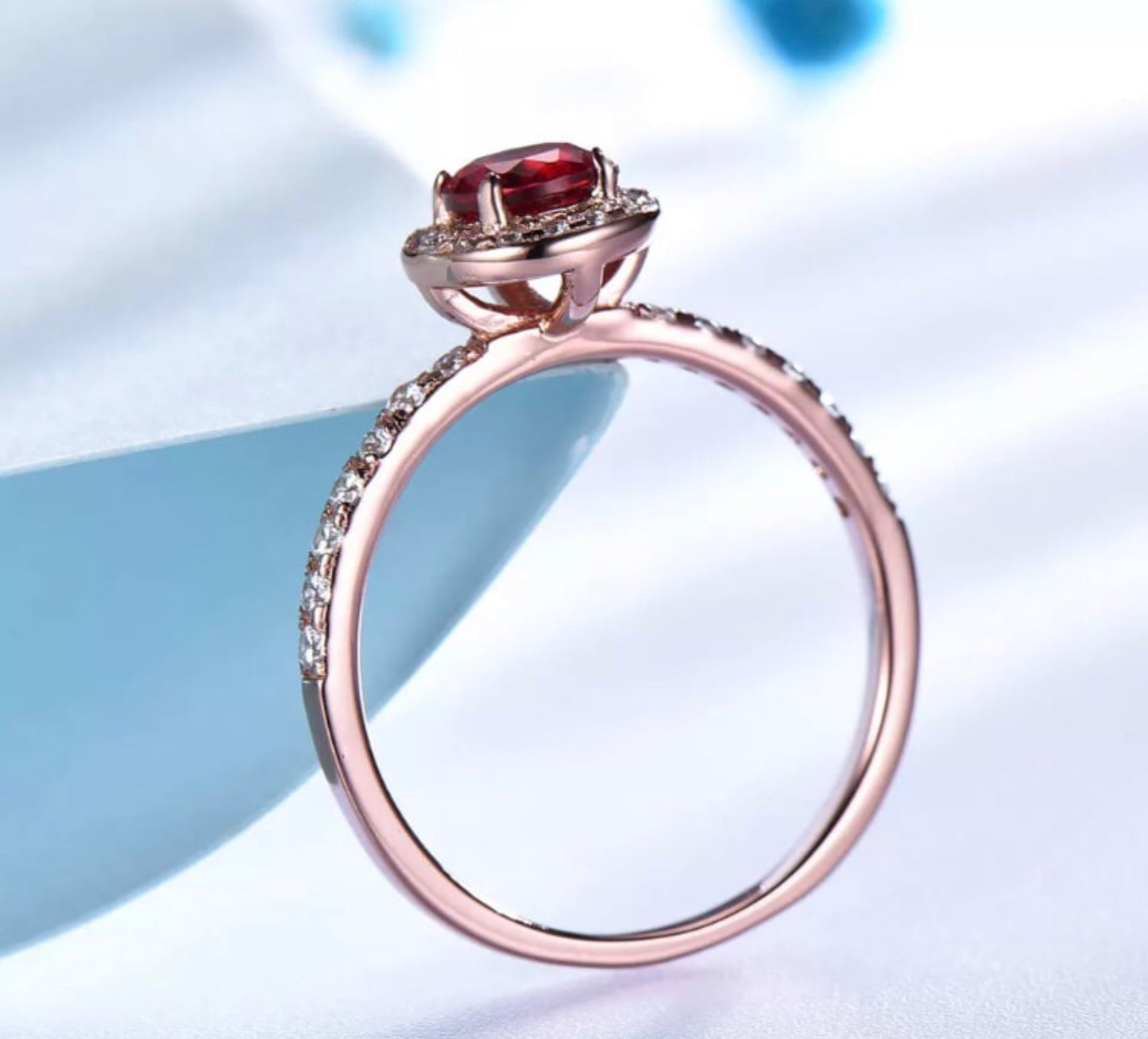 Anillo de Plata 925, con Baño de Oro Rosa, y Granate Rojo