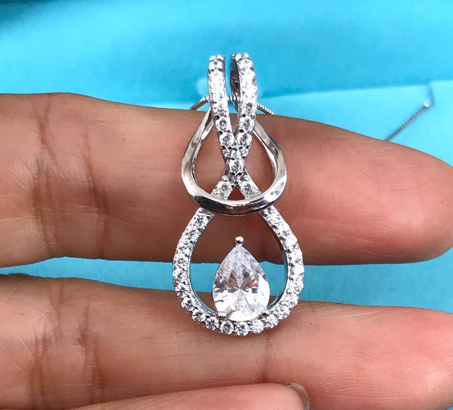 Dije con cadena de Plata 925, modelo Nudo Infinito