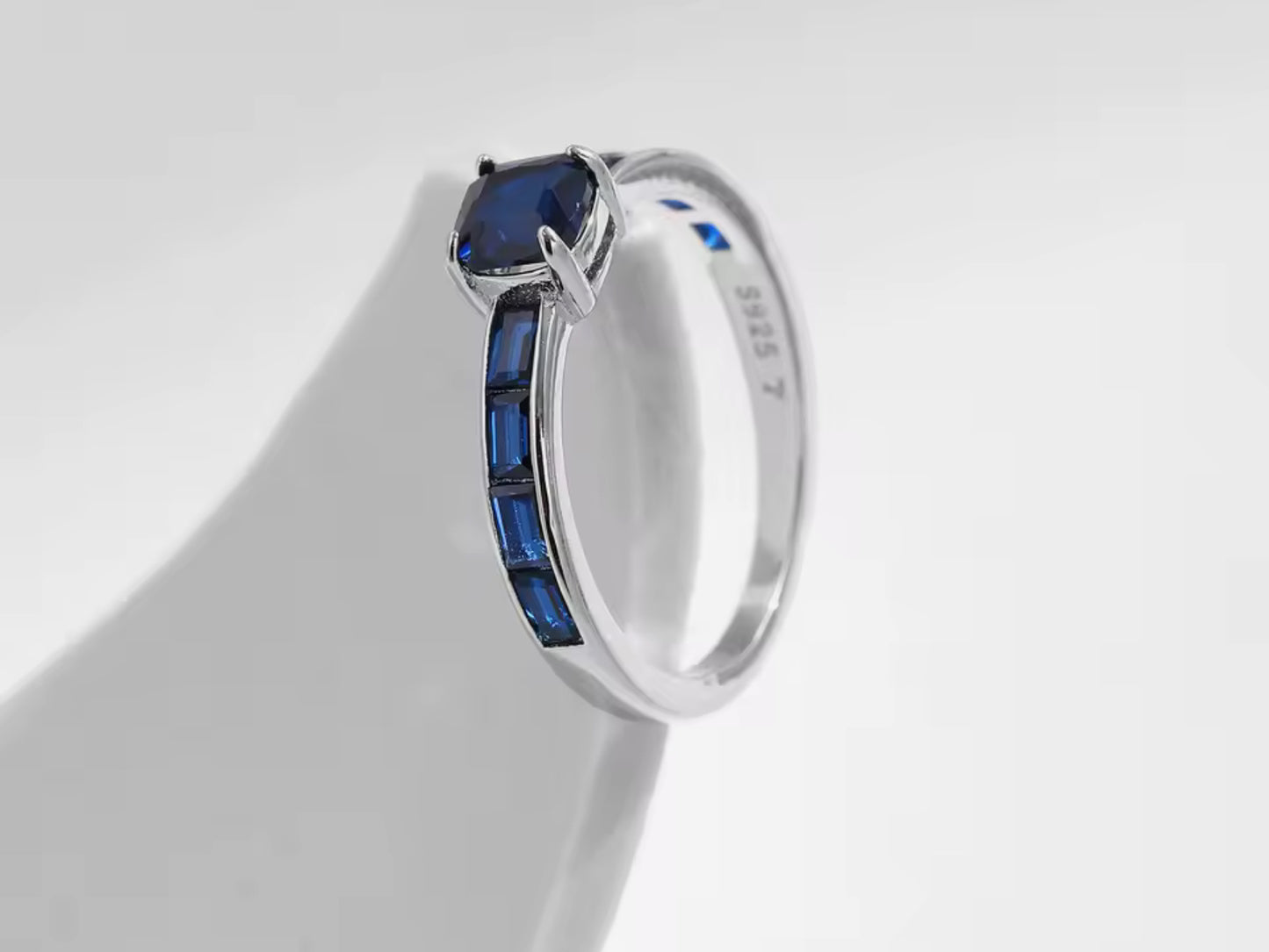 Anillo de Plata 925 con Zirconia