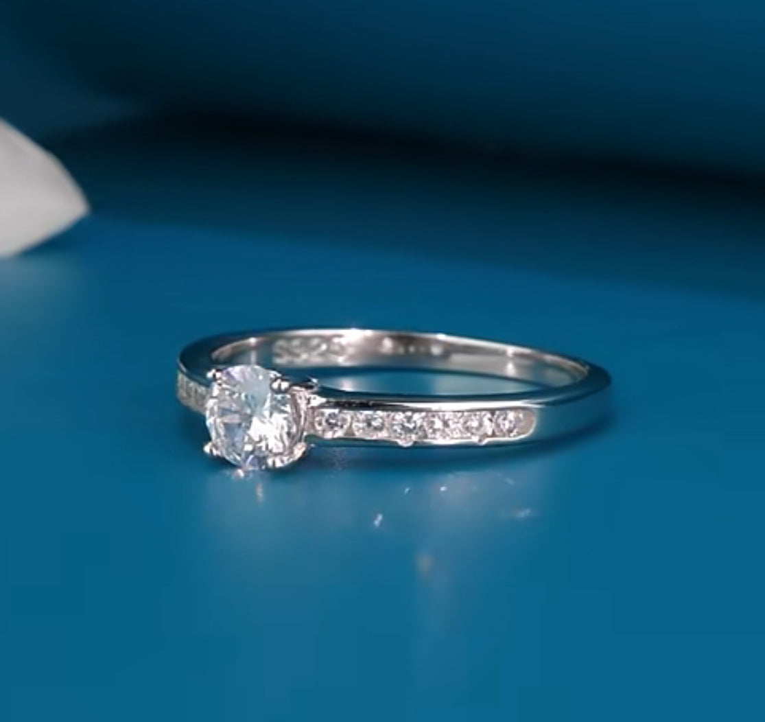 Anillo de Plata 925 con Zirconias