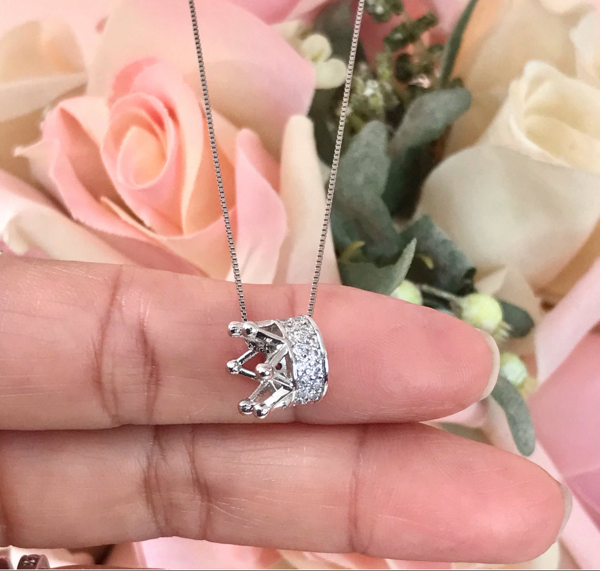 Dije y Cadena de Plata 925 con Zirconias, modelo Corona