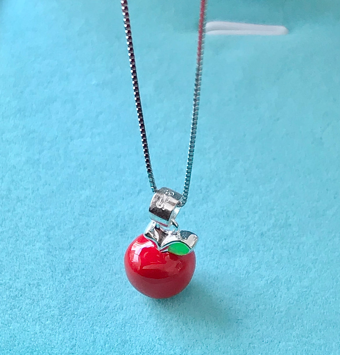 Dije y Cadena de Plata 925 modelo Manzana