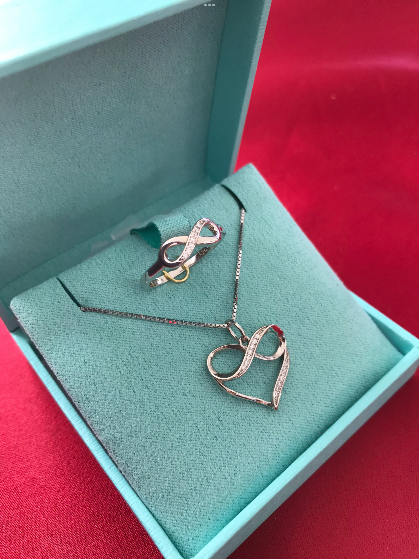 Dije y Cadena de Plata 925 con Zirconias, Modelo Corazón Infinito