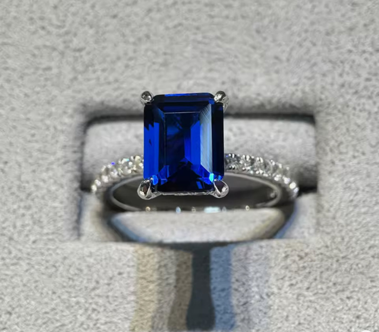 Anillo de Plata 925 con Zirconias