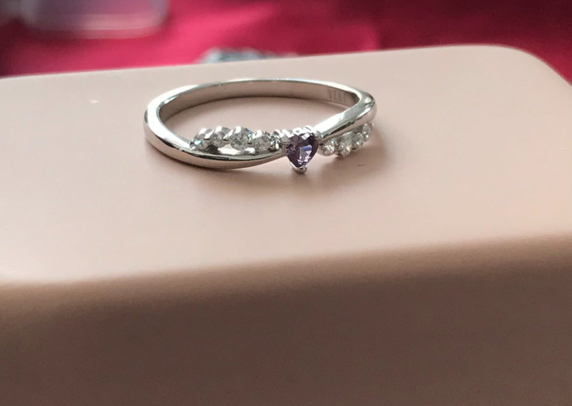 Anillo de Plata 925 con Zirconias modelo Corazón