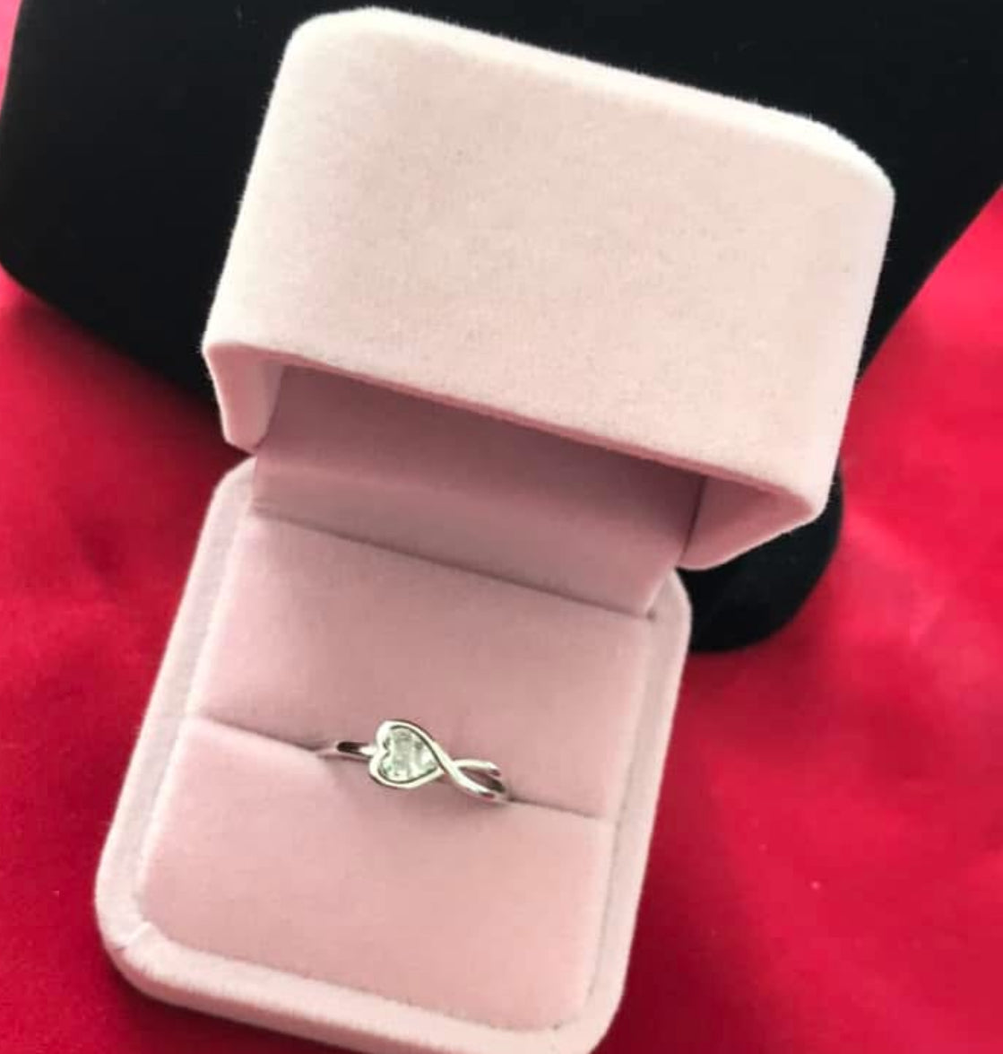 Anillo de Plata 925 con Zirconia modelo Corazón