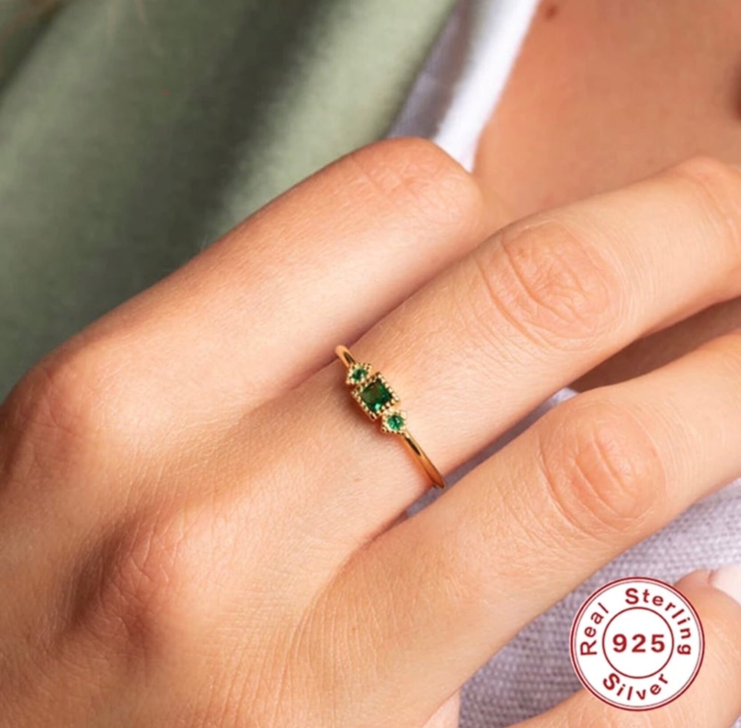 Anillo de Plata 925, bañada en Oro de 18k, con Zirconias