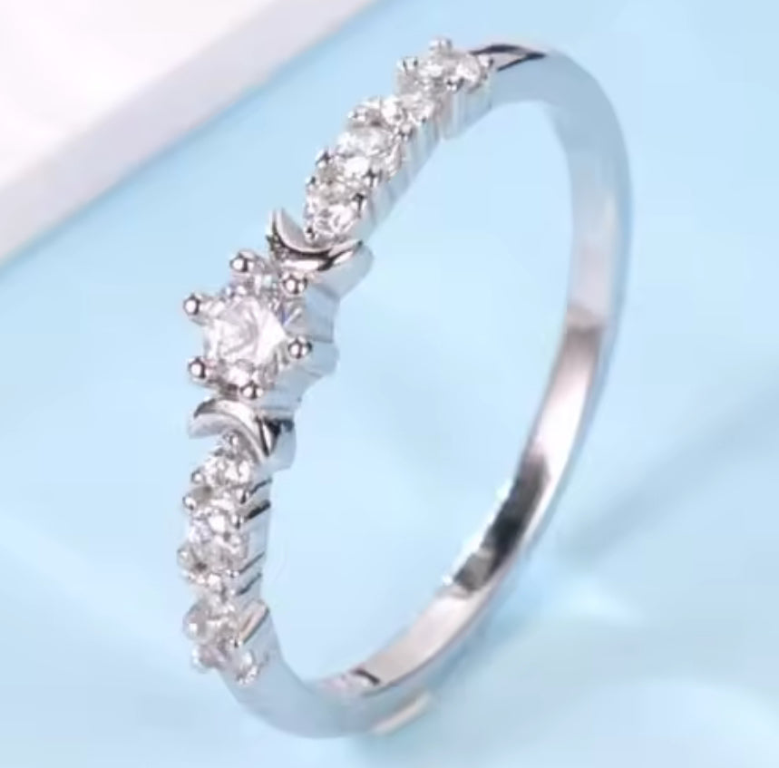 Argolla de Plata 925 con Zirconias, modelo 2 Lunas / Corazon