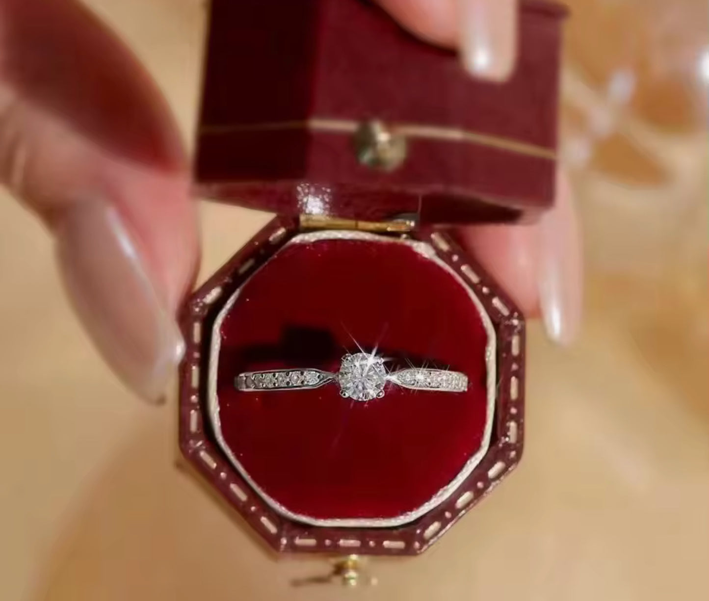 Anillo de Plata 925 con Moissanita Certificada