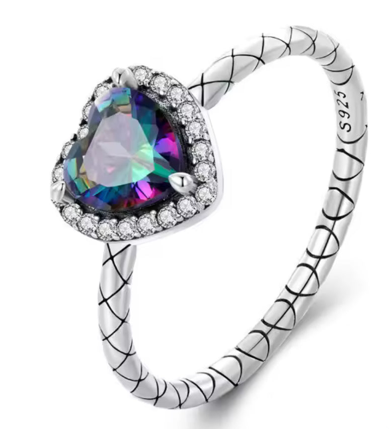 Anillo de Plata 925 con Zirconias modelo Corazón