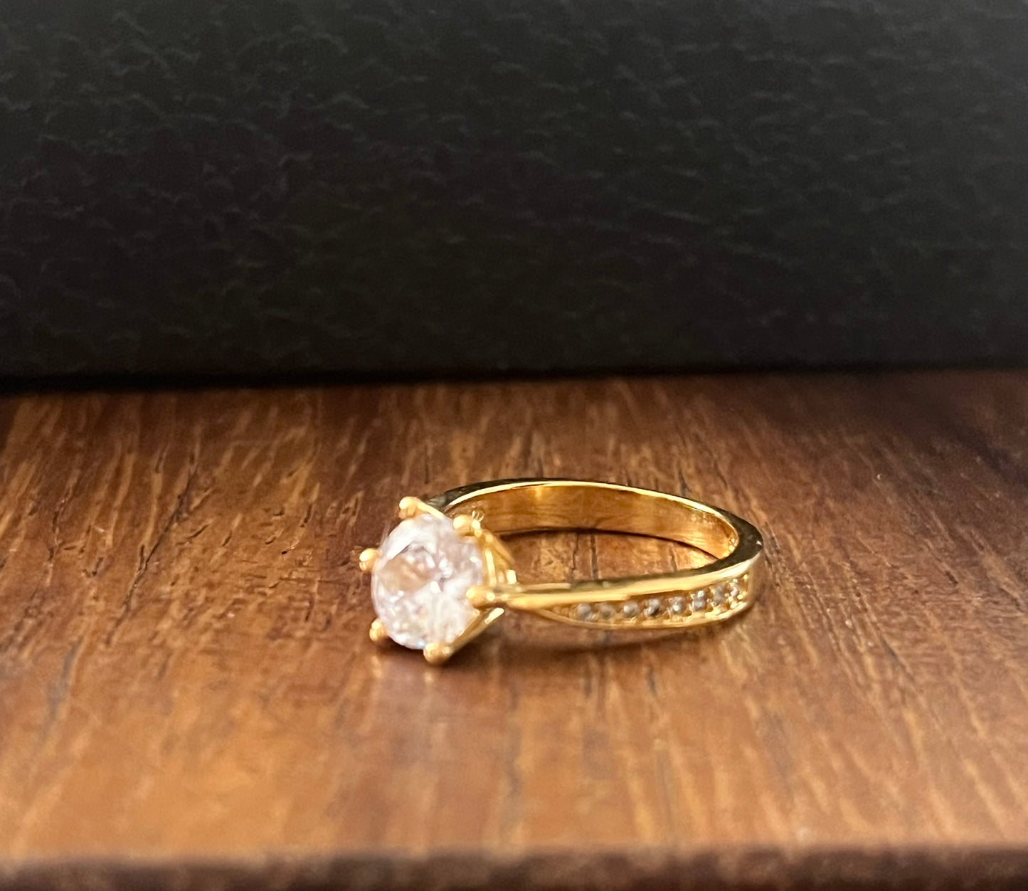 Anillo con 4 Baños de Oro 14k y Zirconias