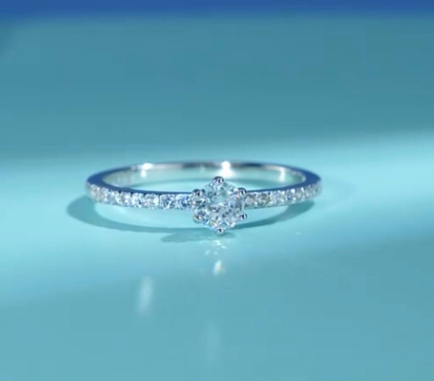 Anillo de Plata 925 con Zirconias