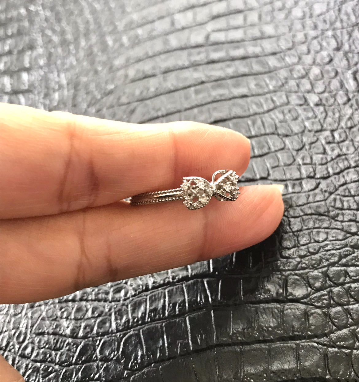 Anillo de Plata 925 con Zirconias modelo Moño