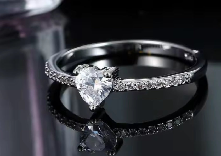 Anillo de Plata 925 con Zirconias modelo Corazón