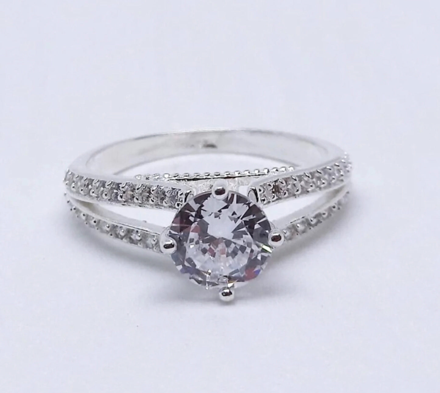 Anillo de Plata 925 con Zirconias