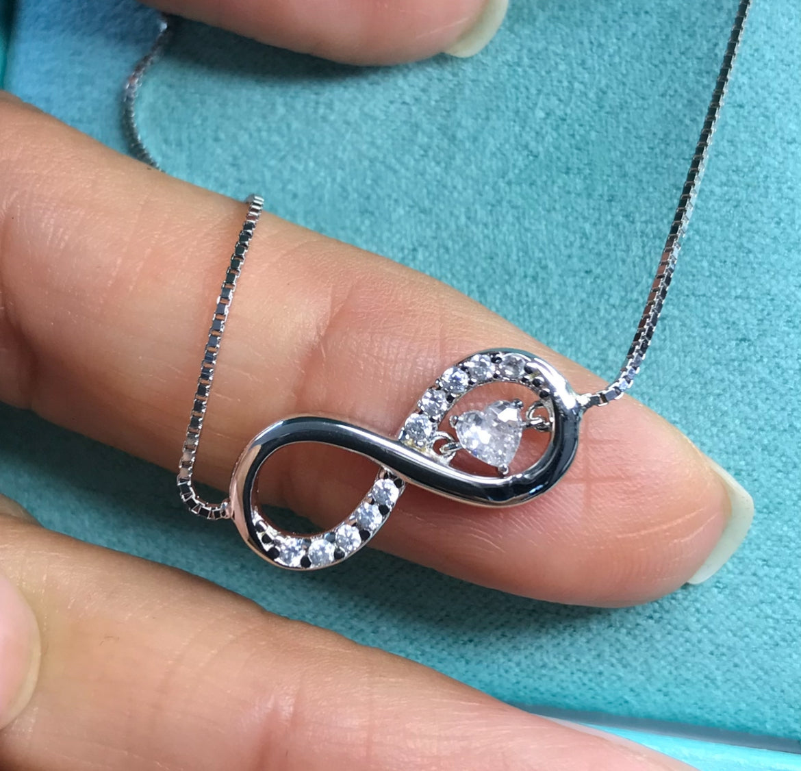 Collar de Plata 925 con Zirconias, modelo Infinito