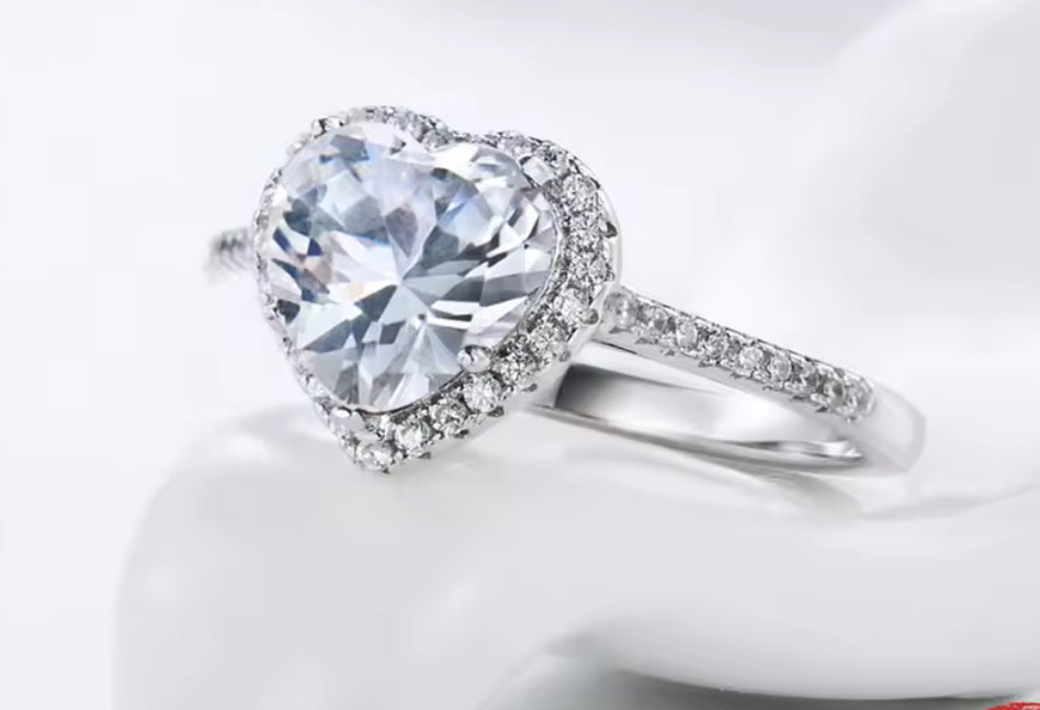 Anillo de Plata 925 con Zirconias modelo Corazón