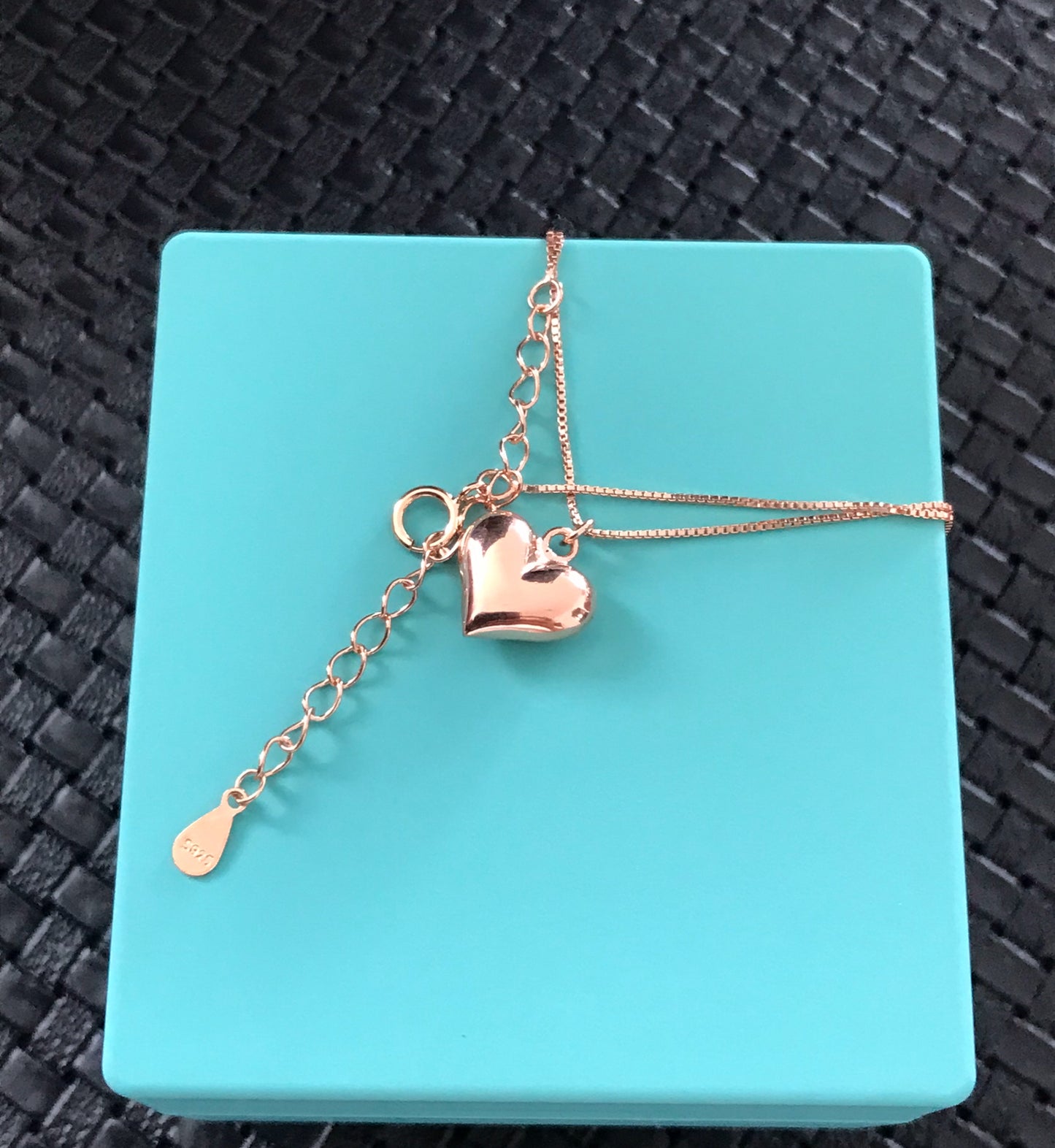 Dije con Cadena de Plata 925 bañados con Oro Rosa, modelo Corazón