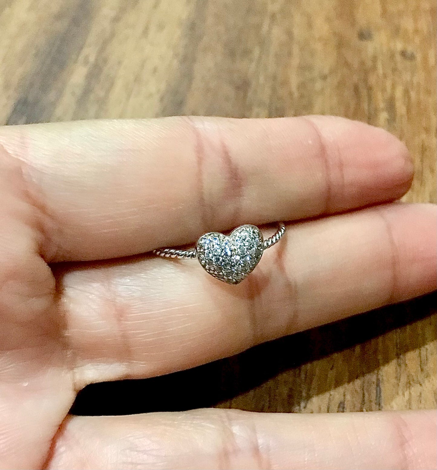 Anillo de Plata 925 con Zirconias modelo Corazón Espiral