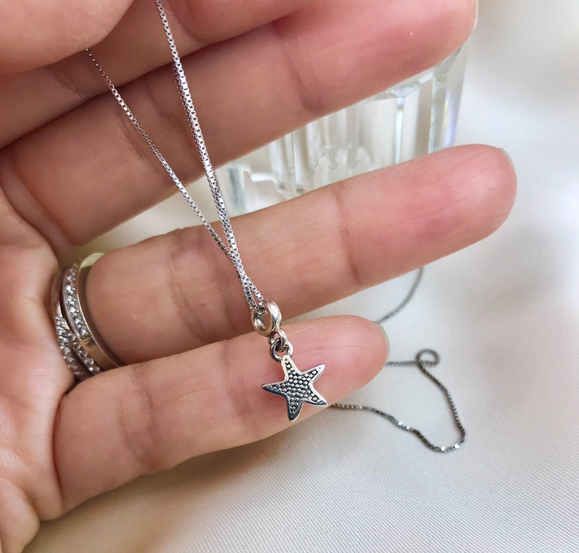 Dije y Cadena de Plata 925 con Zirconias modelo Estrella de Mar Minimalista
