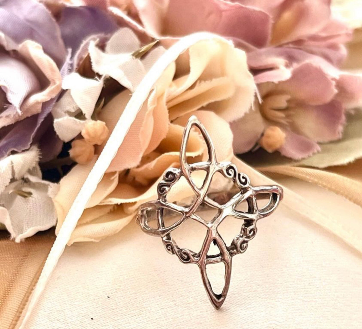 Anillo de Plata modelo Nudo de Bruja