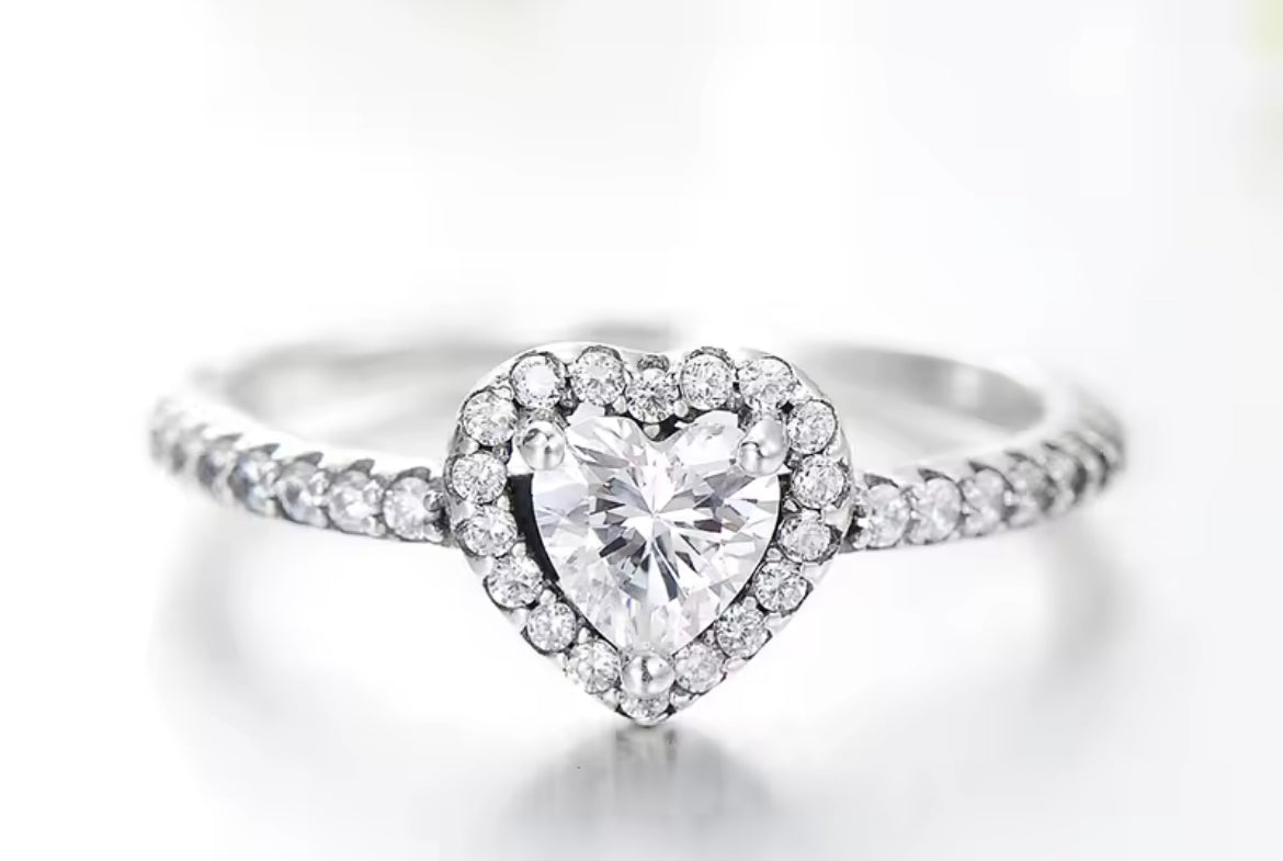 Anillo de Plata 925 con Zirconias modelo Corazón