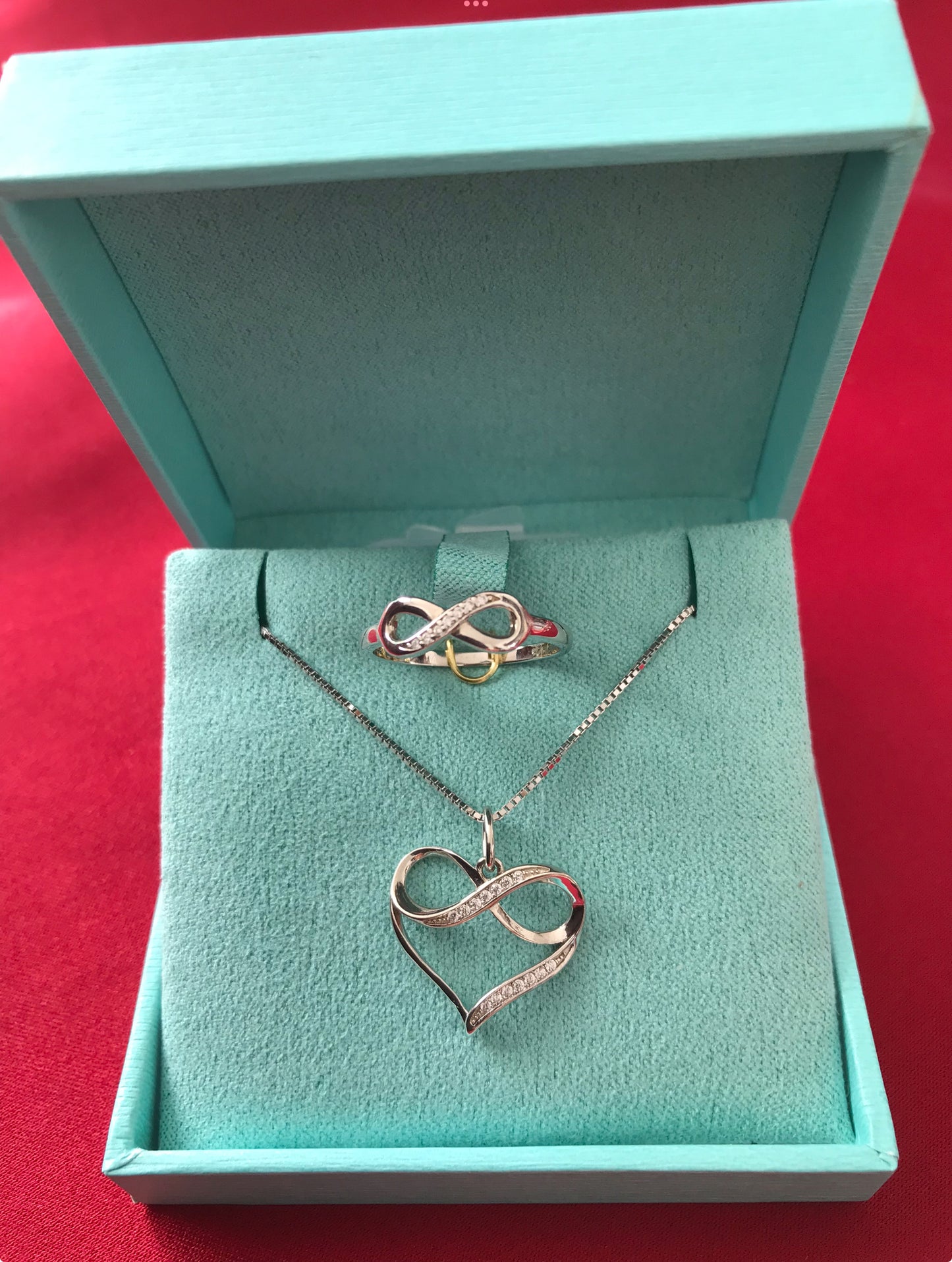 Dije y Cadena de Plata 925 con Zirconias, Modelo Corazón Infinito