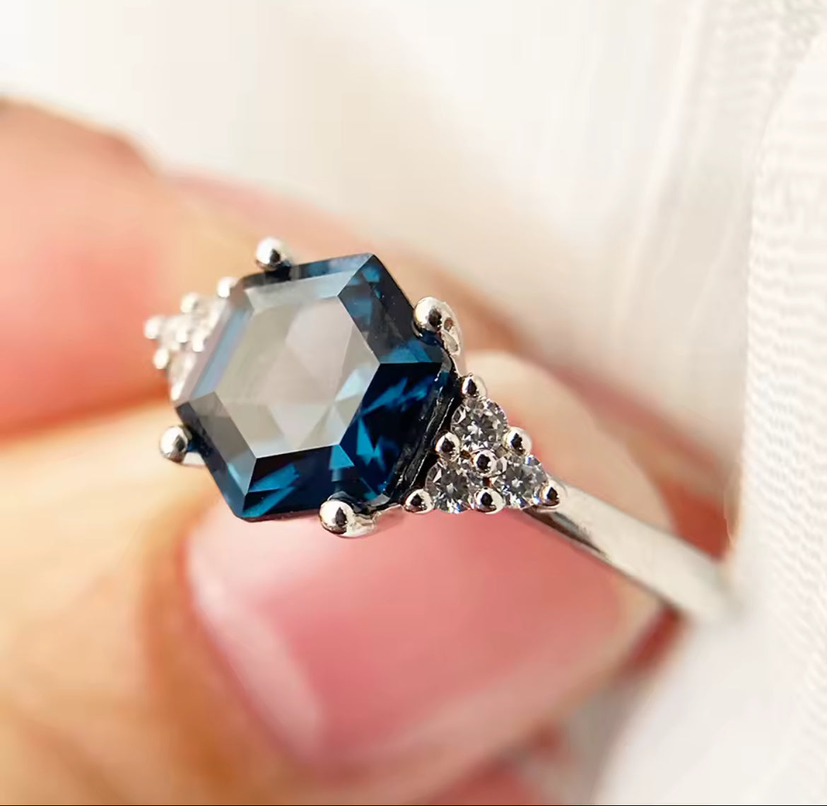 Anillo de Plata 925 con Zirconia corte Hexagonal
