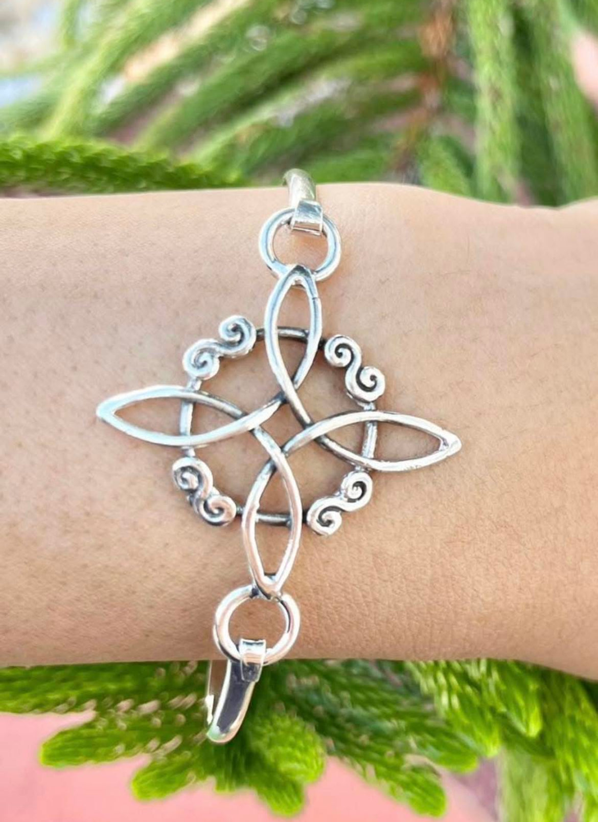 Pulsera Rígida de Plata 925 modelo Nudo de Bruja