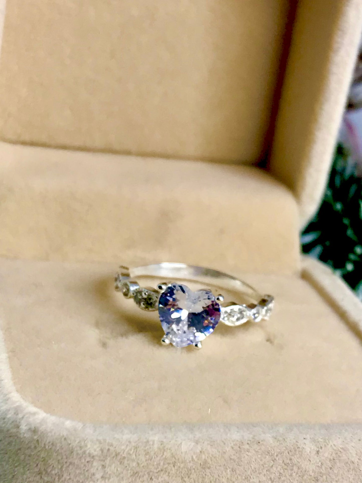 Anillo de Plata 925 con Zirconias model “Corazón”