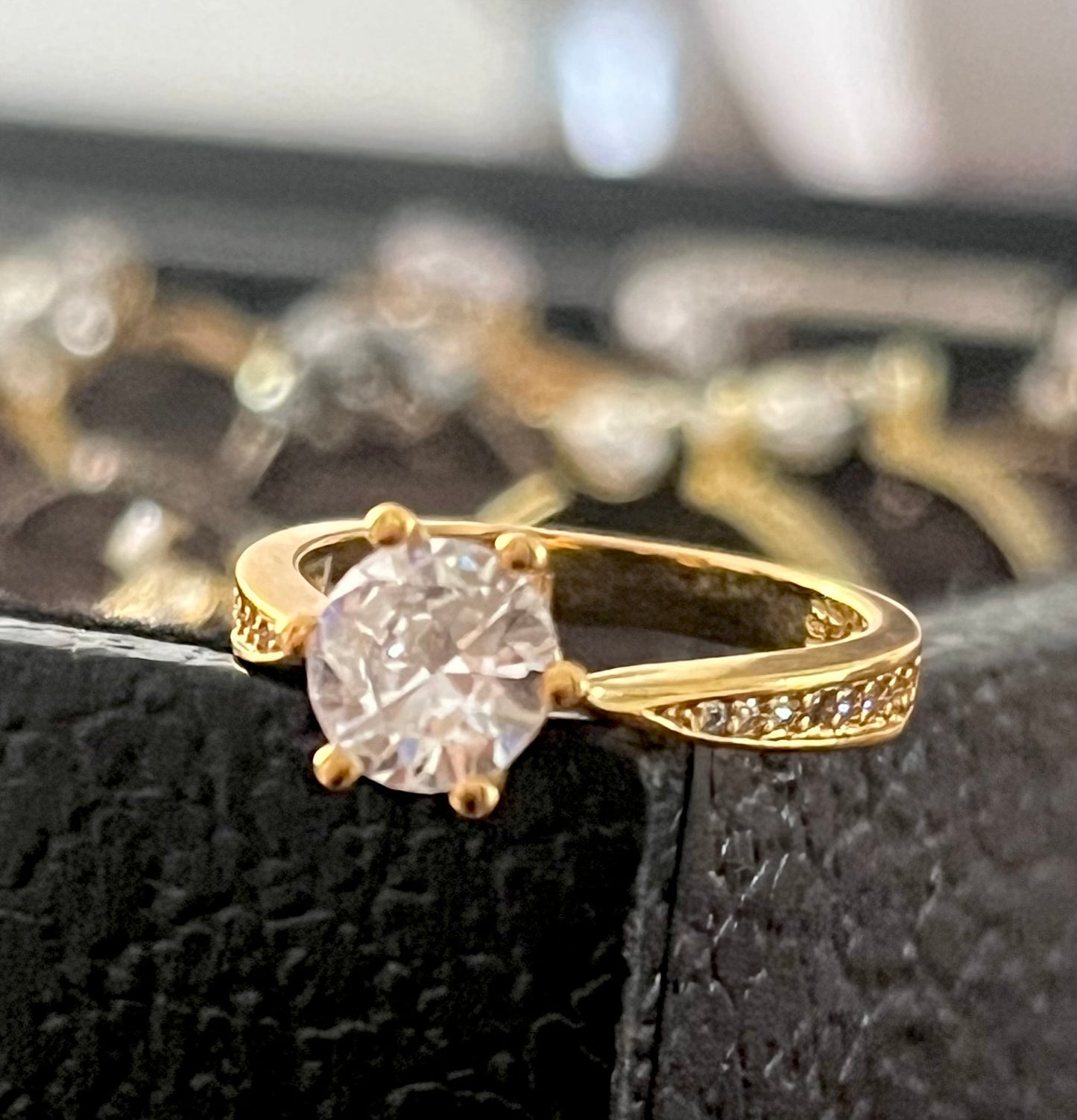 Anillo con 4 Baños de Oro 14k y Zirconias