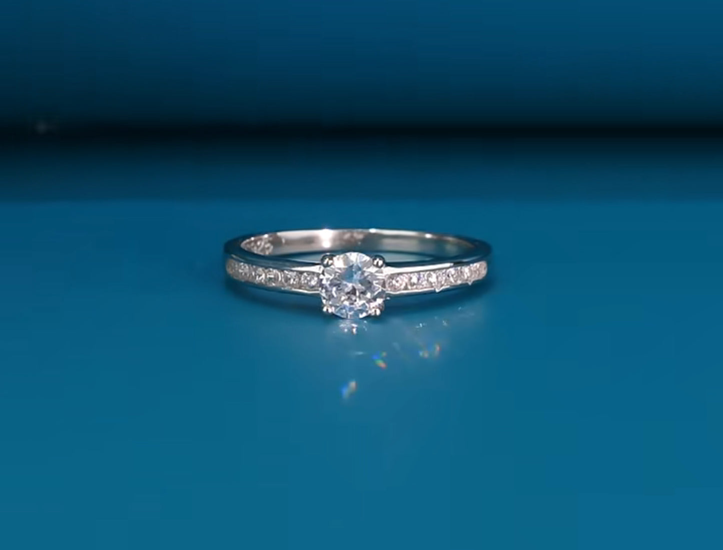 Anillo de Plata 925 con Zirconias