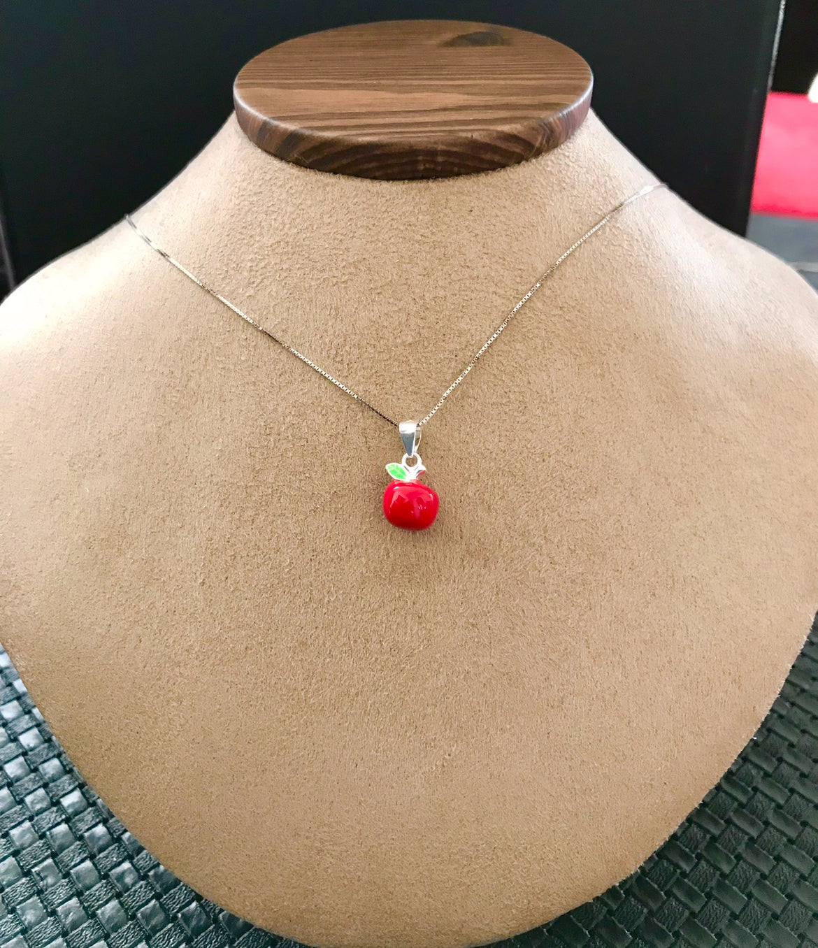 Dije y Cadena de Plata 925 modelo Manzana