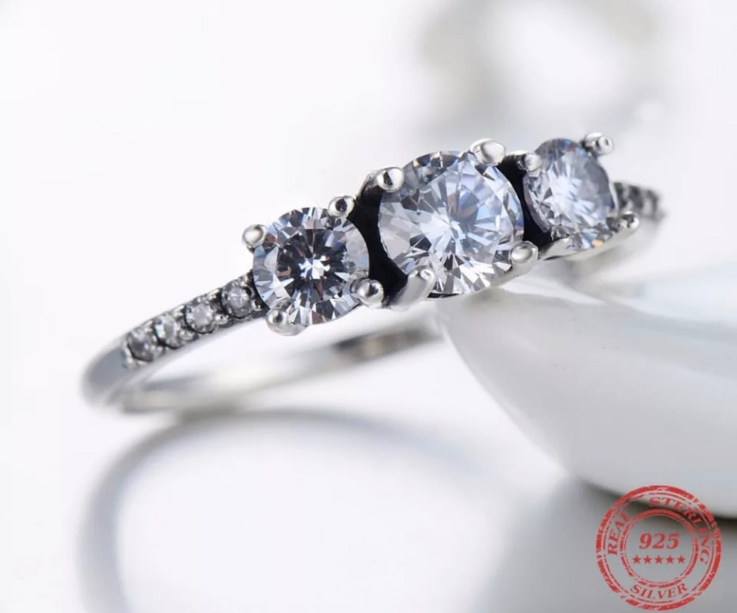 Anillo de Plata 925 con Zirconias modelo “Presente, Pasado, Futuro”