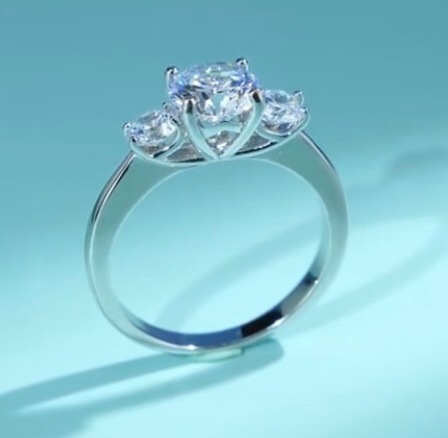 Anillo de Plata 925 con Zirconias Modelo “Presente, Pasado, Futuro”