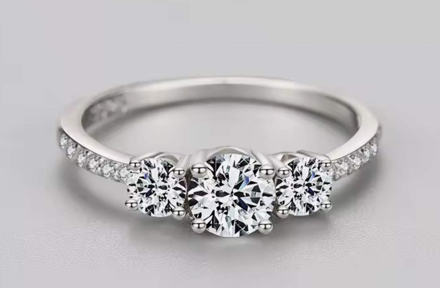 Anillo de Plata 925 con Zirconias modelo “Presente, Pasado, Futuro”