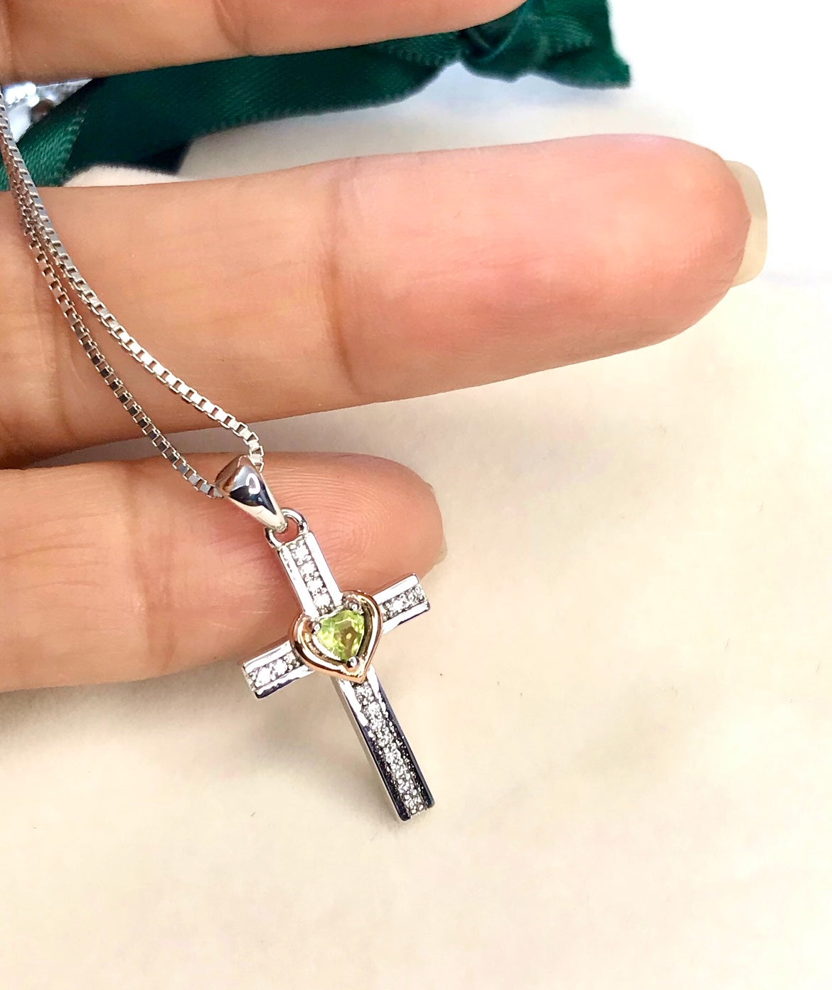 Dije de Cruz con Cadena de Plata con Zirconias