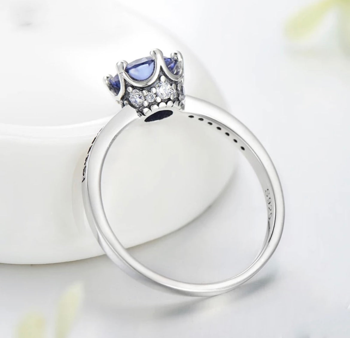 Anillo de Plata 925 con Zirconias modelo “Corona”
