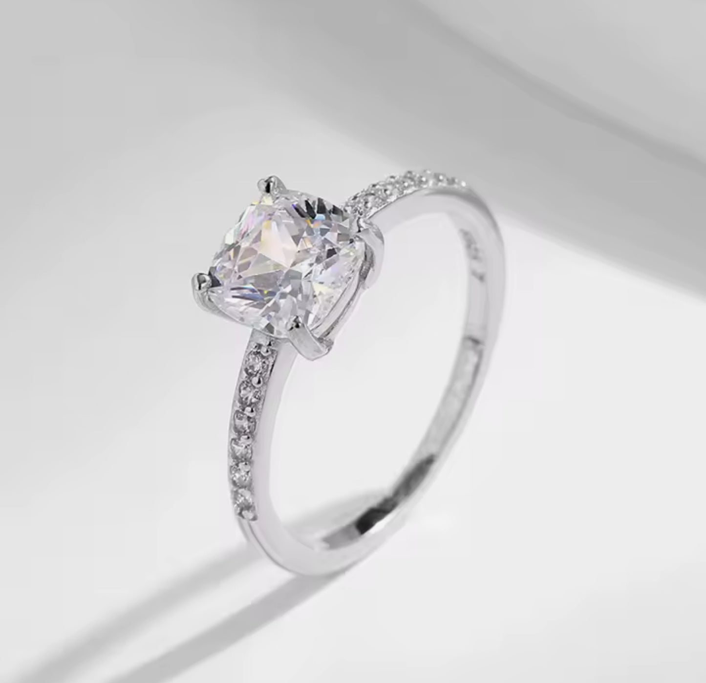 Anillo de Plata 925 con Zirconias