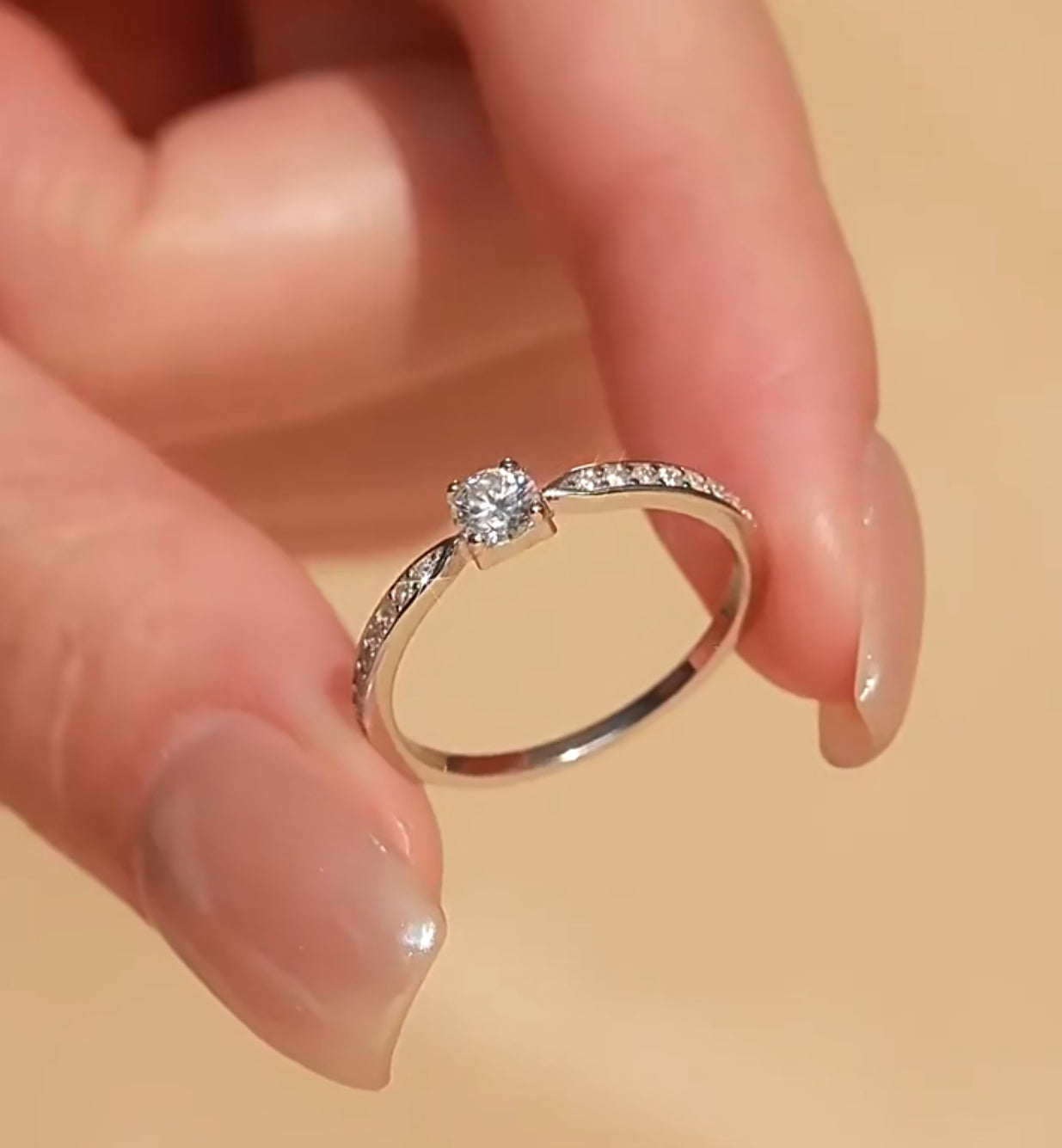 Anillo de Plata 925 con Moissanita Certificada