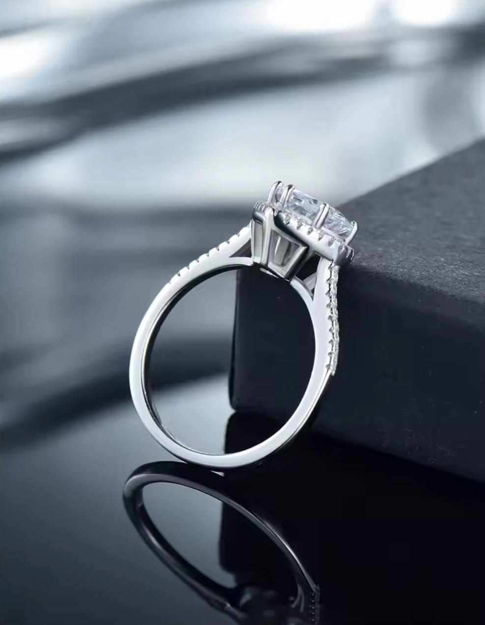 Anillo de Plata 925 con Zirconias modelo Corazón