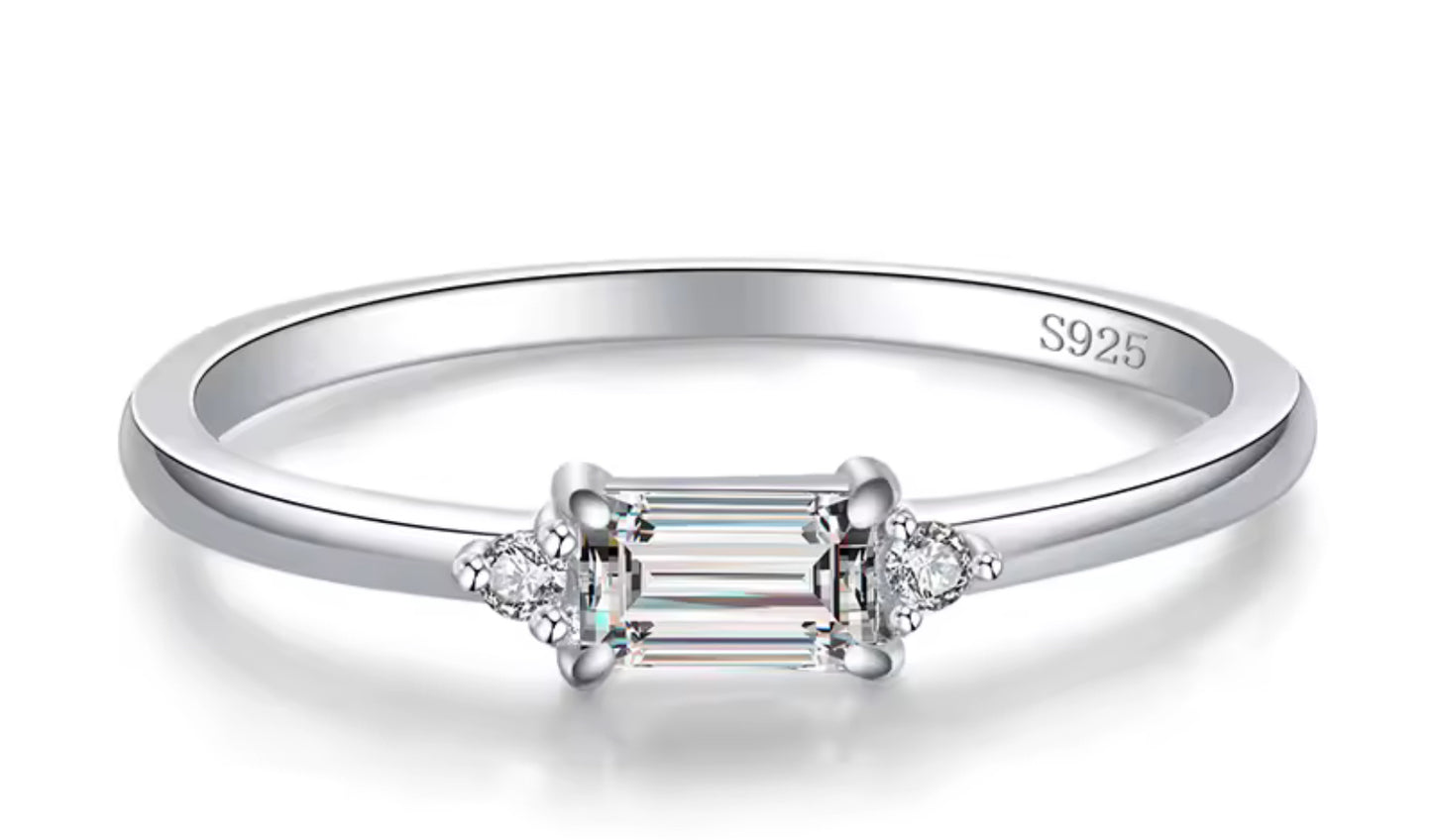 Anillo de Plata 925 con Zirconia Minimalista