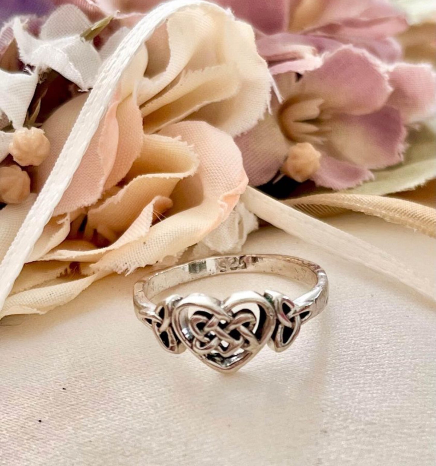 Anillo de Plata modelo Nudo de Bruja - Corazón