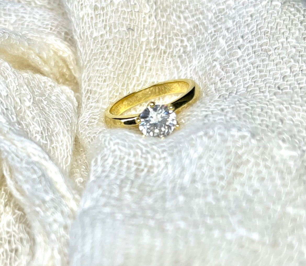 Anillo Solitario en Chapa de Oro 18k